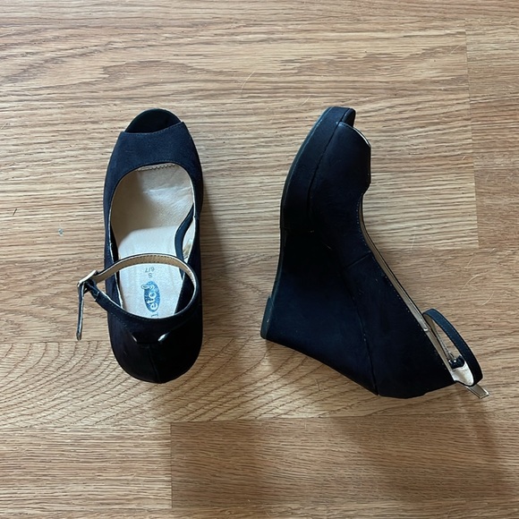 rue21 etc! Women’s 4-inch Ankle Strap Wedges - Picture 5 of 9